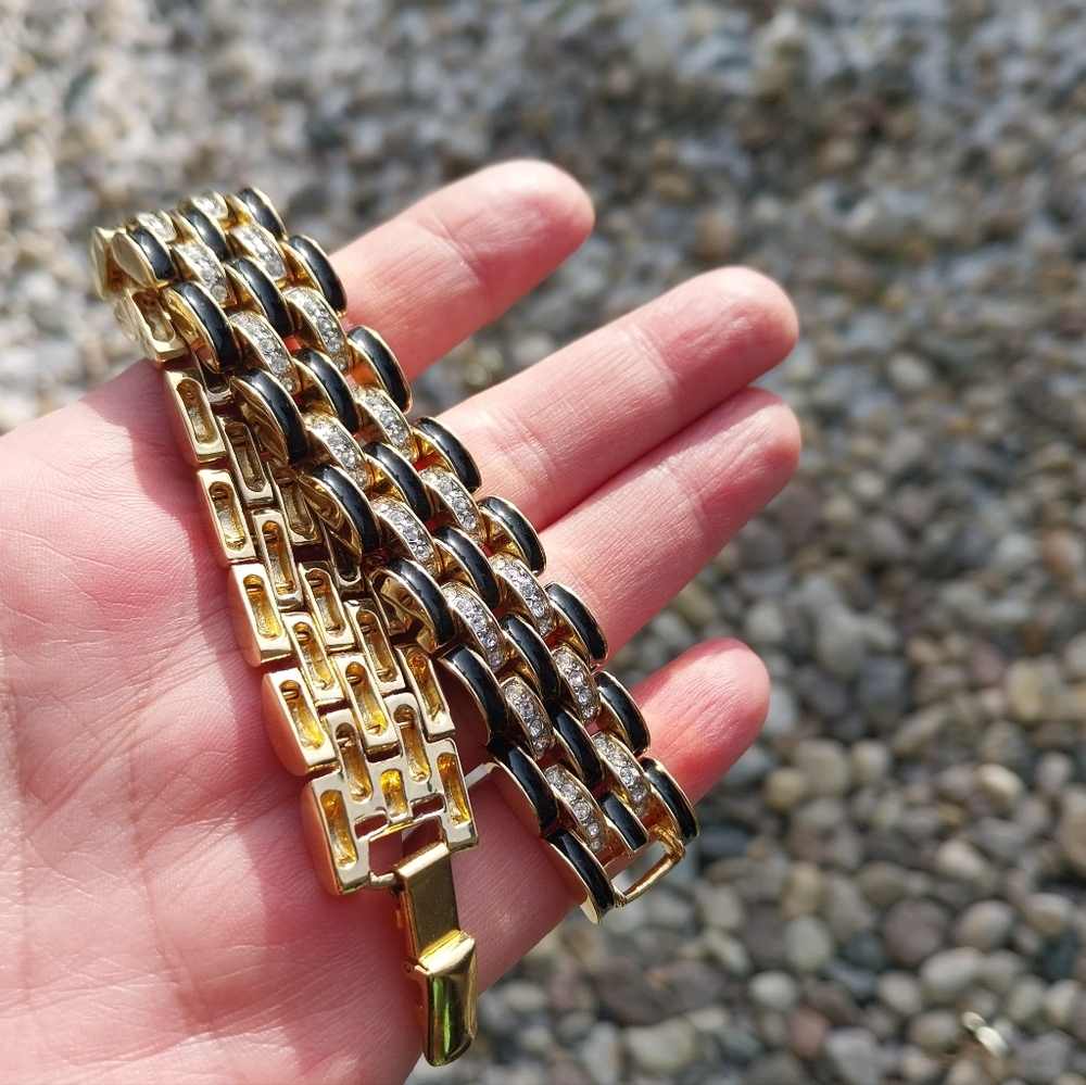 Gold and Black Bracelet - Picture 4 of 16